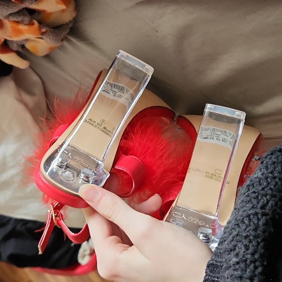 Red Feather Windsor Heels. Red Size 9. - Picture 3 of 4